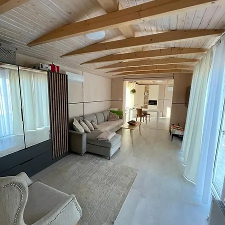 Modern بيت للعطل